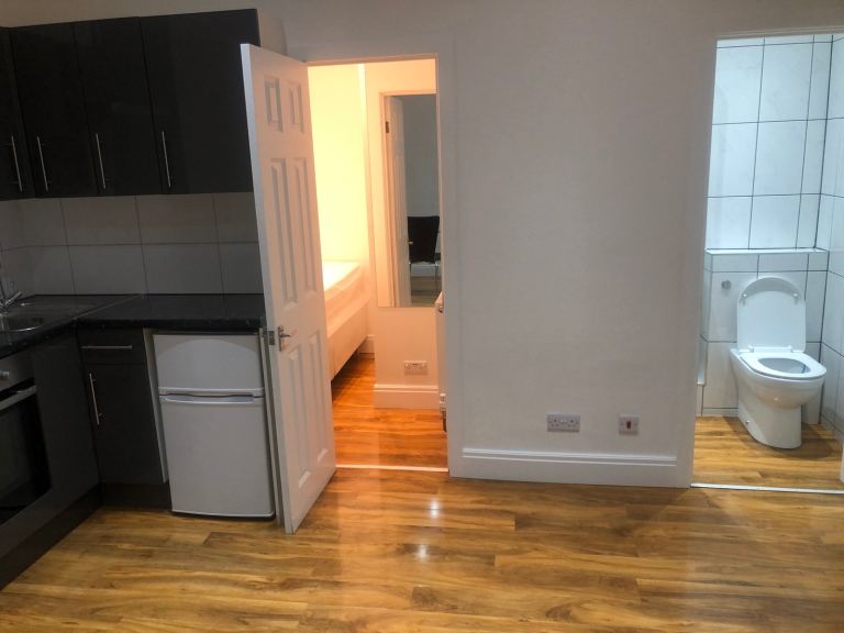 STUDIO TO RENT IN WIMBLEDON VILLAGE SW19