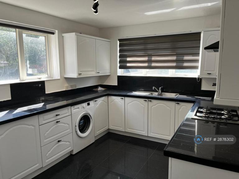 2 bedroom flat in Sunny Gardens Road, London, NW4 (2 bed) (#2878302)