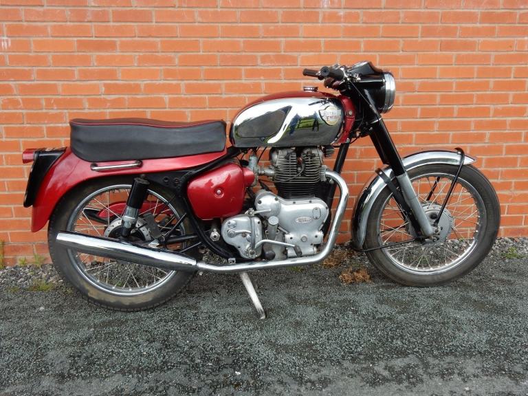 Royal Enfield Constellation  700cc  1961 - 869 XWH