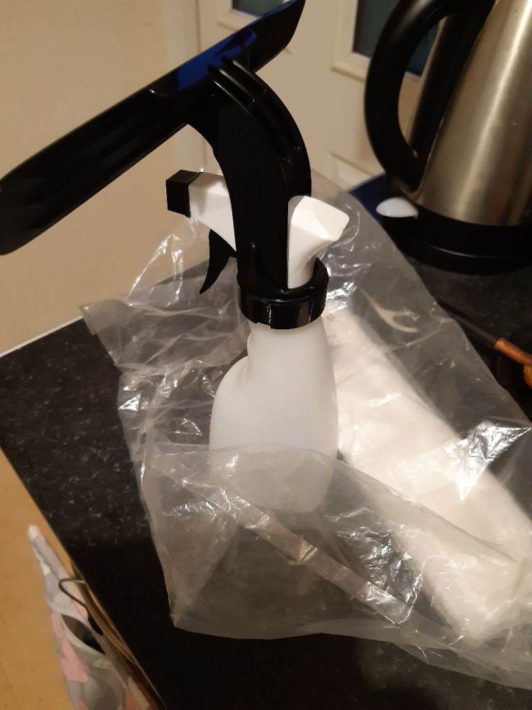 Spray bottle window cleaning 