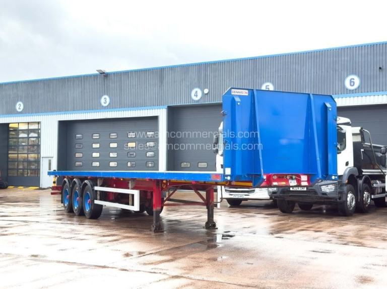 DENNISON FLATBED TRI AXLE TRAILER