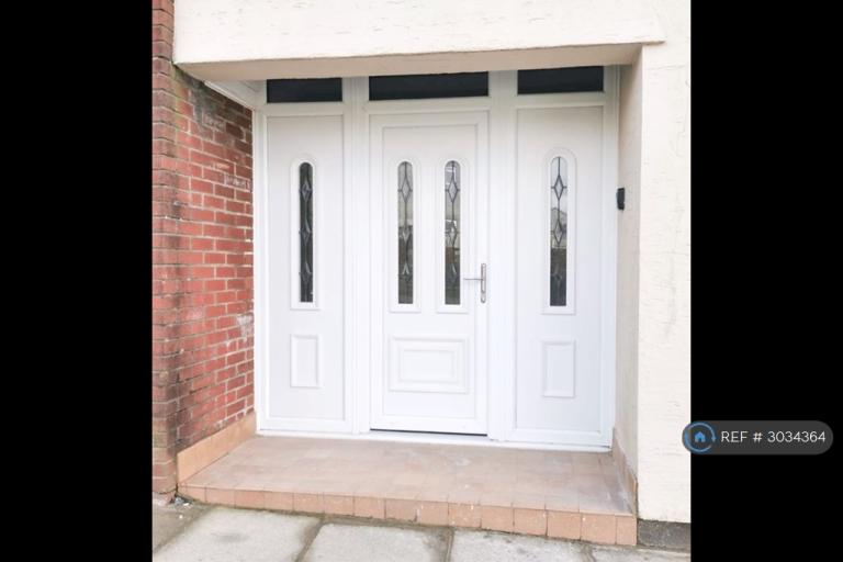 2 bedroom flat in Heol Brynhyfryd, Pontypridd, CF38 (2 bed) (#3034364)