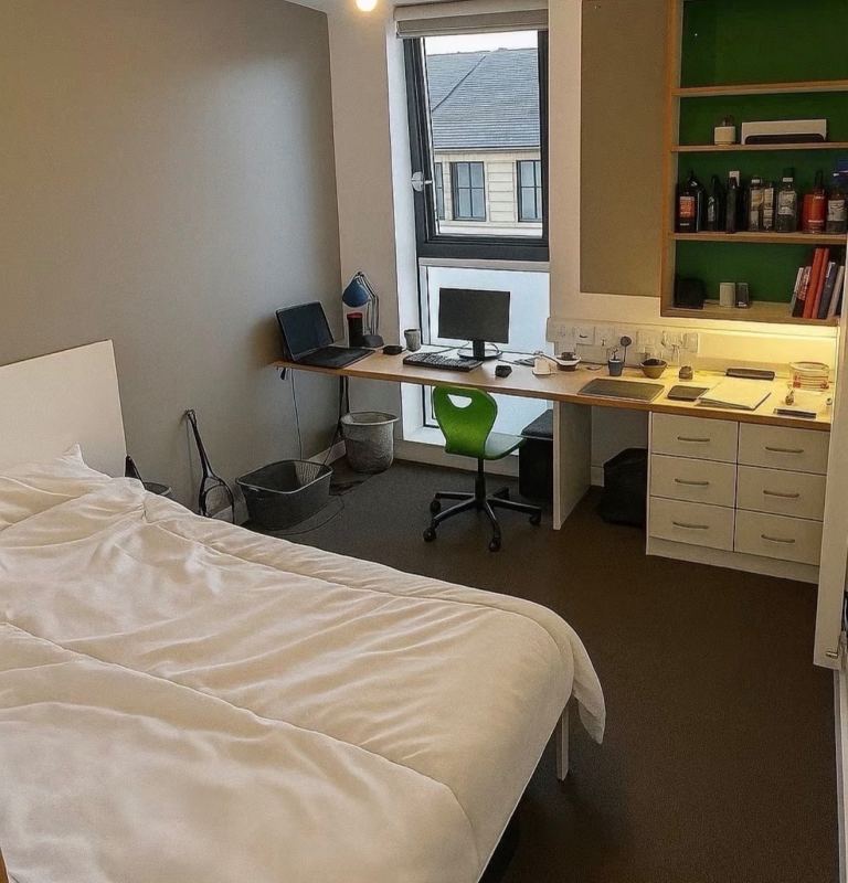 Student Ensuite Takeover near UofG, £160pw, 5–23 Aug