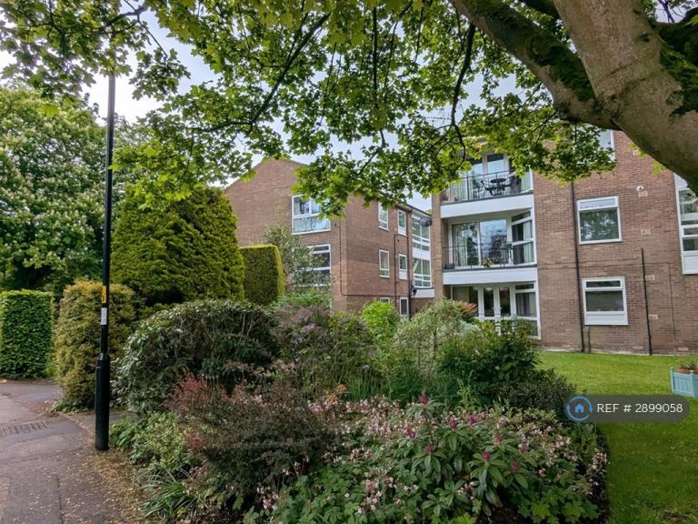 2 bedroom flat in Howard Court, Harrogate, HG1 (2 bed) (#2899058)