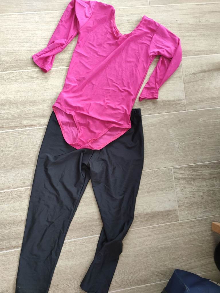 Dance wear garments. Dance/gymnastics.   Girls leotard/leggings.  Lycra.  Age 9-10