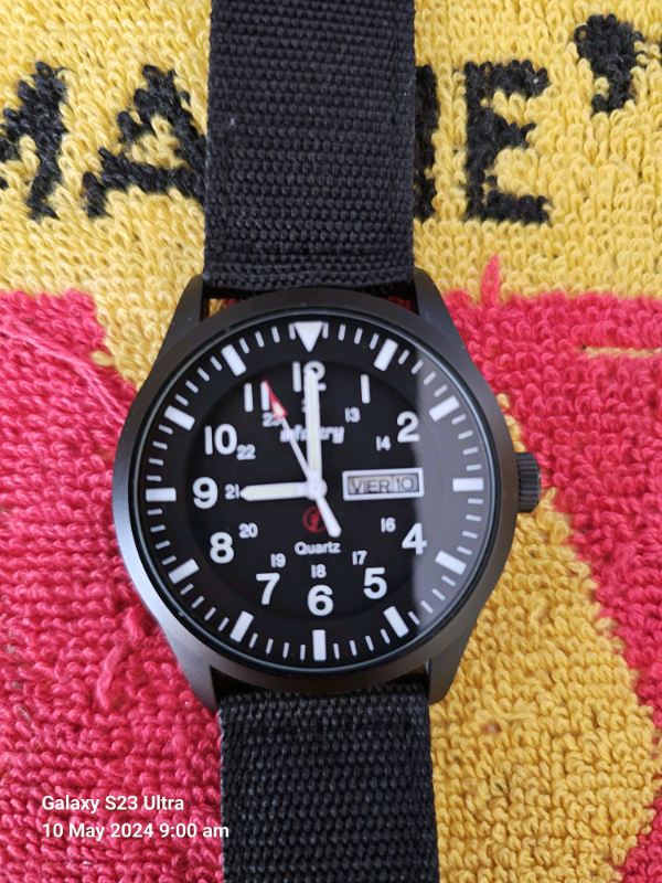Infantry quartz analogue wrist watch. 