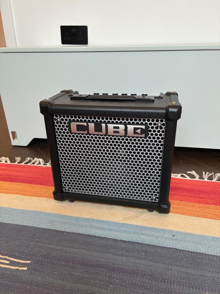 Roland CUBE-10GX - Compact 10W Practice Guitar Amplifier with Built-In Effects