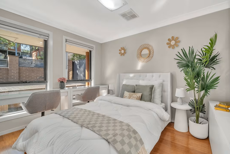 Spacious & Cosy Double Room For Rent AT SW18 4BE