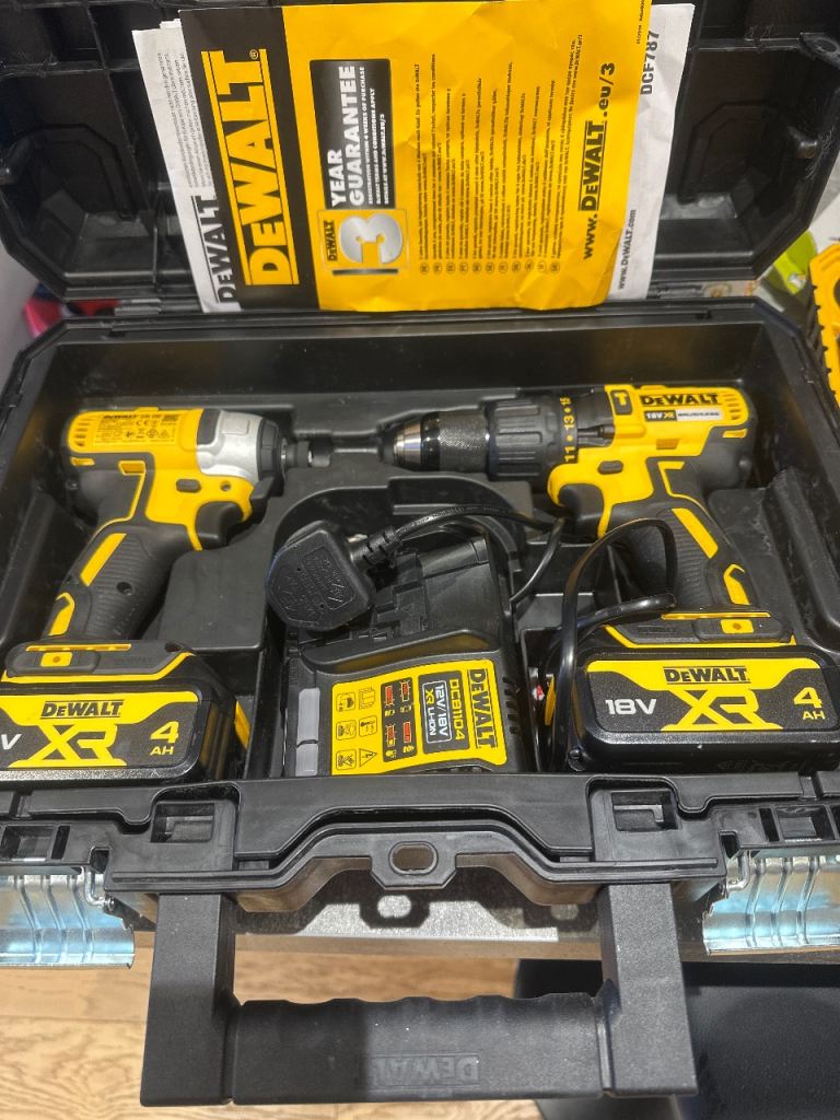 DEWALT DCK2060M2T-SFGB 18V 2 X 4.0AH LI-ION XR BRUSHLESS CORDLESS TWIN PACK