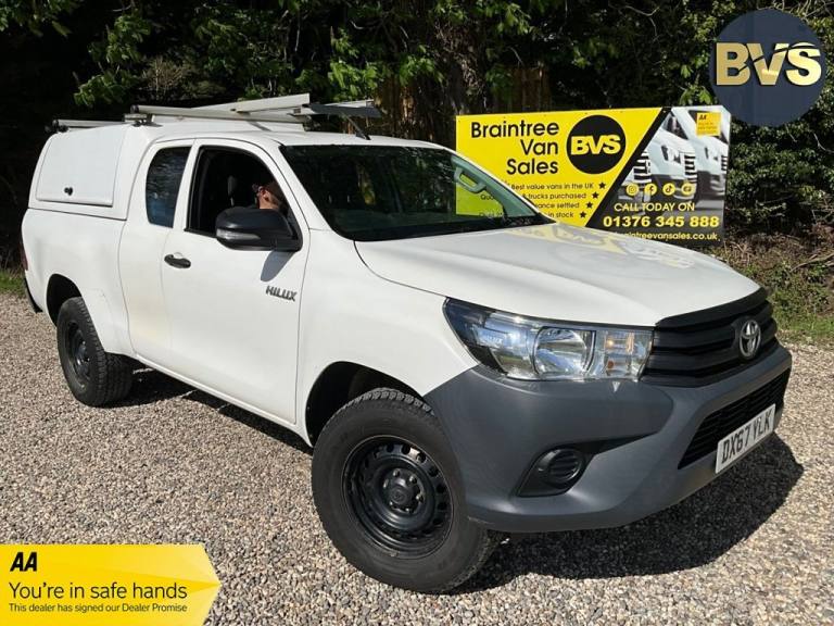 2017 Toyota Hilux 2.4 D-4D Active Pickup Extra Cab 4dr Diesel Manual 4WD Euro 6 (3.5t) (150 p Pic...