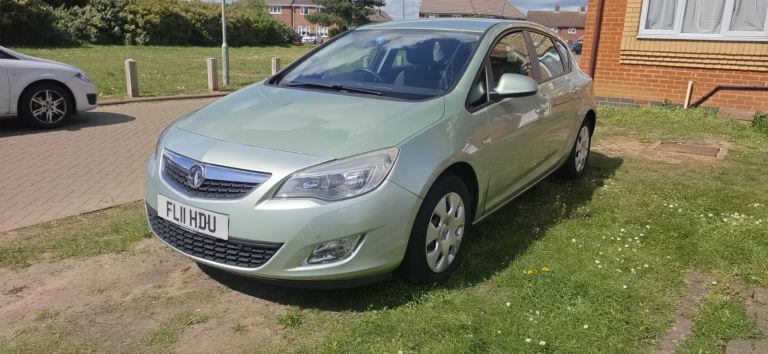 Automatic Vauxhall Astra 2011