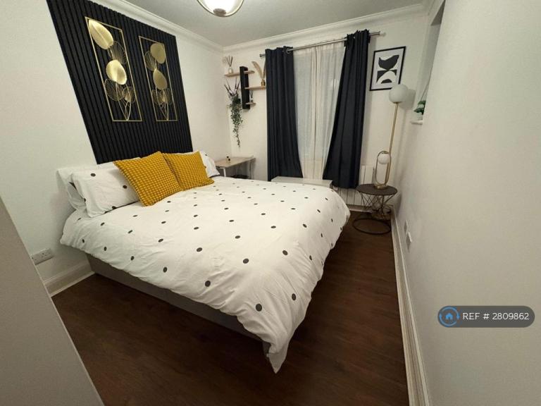 1 bedroom in Campbell Road, London, E3 (#2809862)