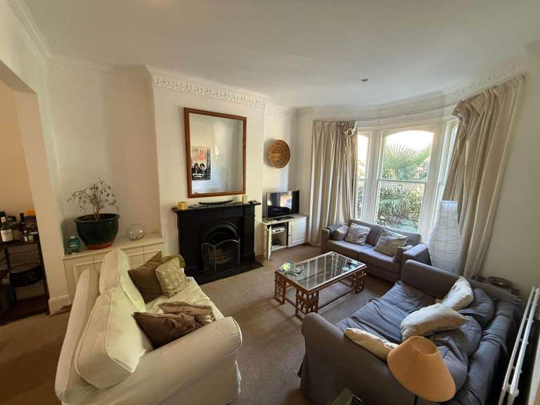 FURNISHED 4-BEDROOM SEMI-DETACHED HOUSE TO RENT – WEST HAMPSTEAD (NW6)