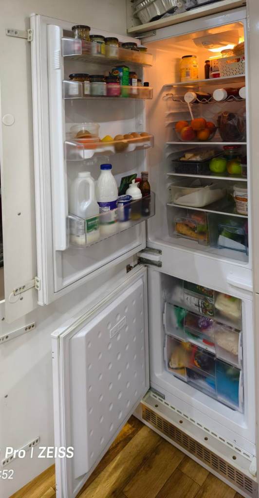 Beko Integrated 70/30 fridge/freezer