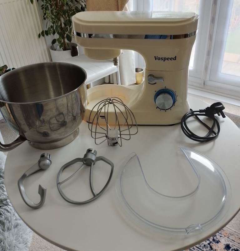VOSPEED STAND FOOD MIXER: SM-1510X, HARDLY USED, VERY CLEAN