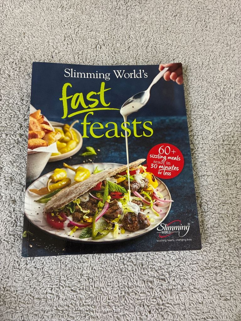 Slimming World's Fast Feasts Recipe Book – New Condition