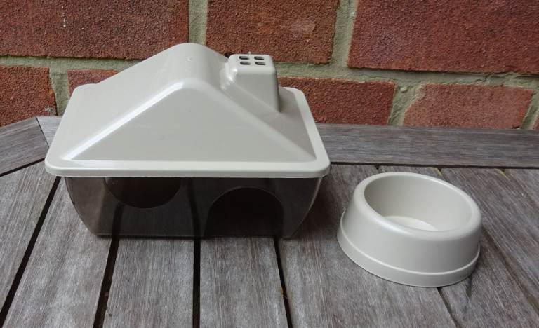 Hamster House and Small Bowl, £4