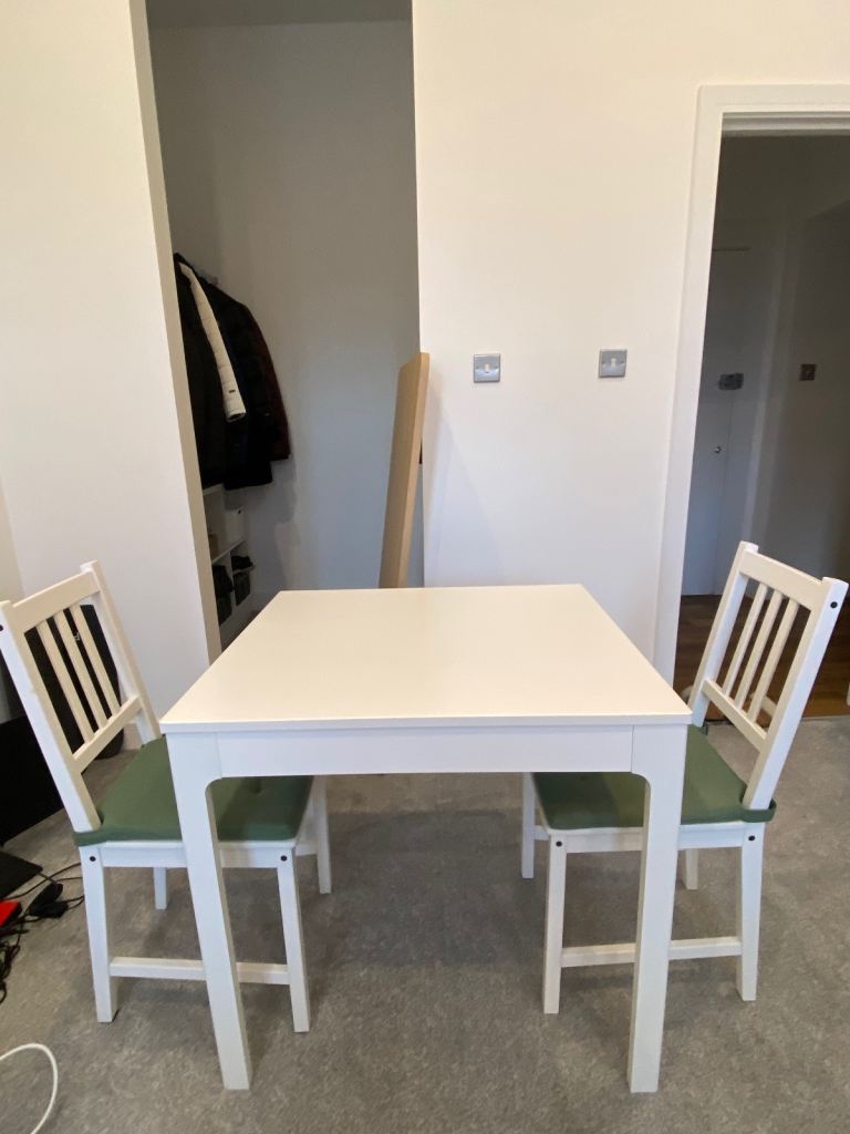 Extendable Dinner Table + Set of Chairs