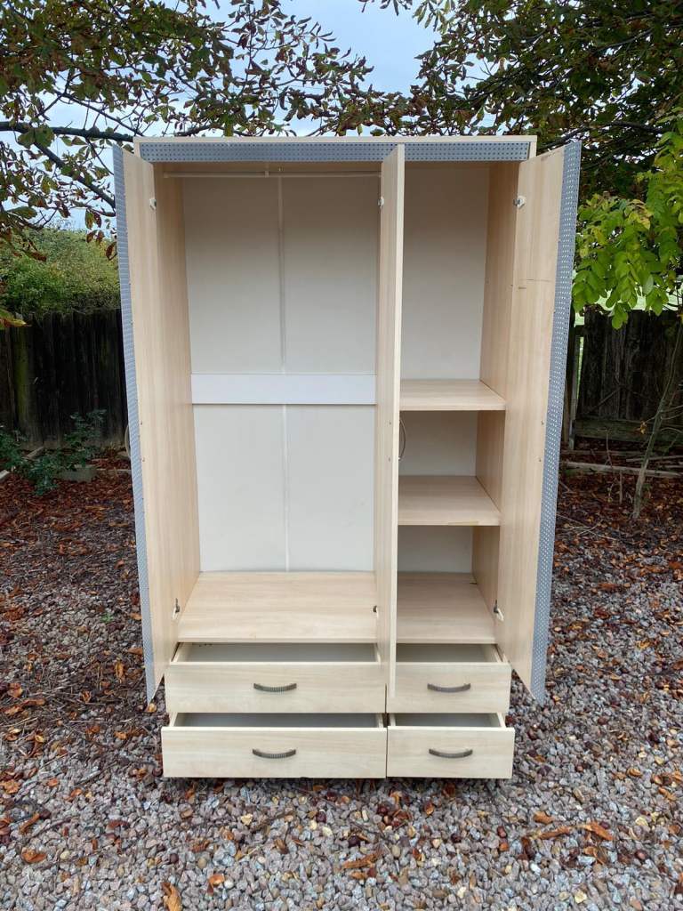 3door wardrobe for £120