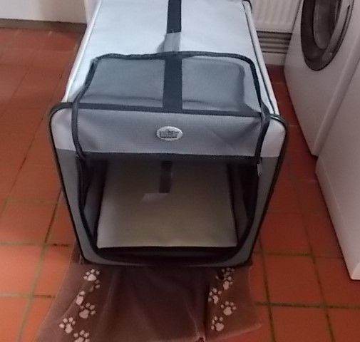 Pet carrier /kennel (L) by clever paws