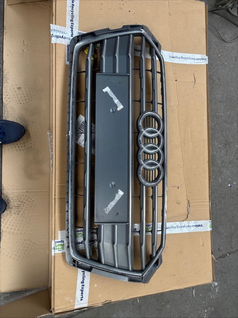Audi A5 grille