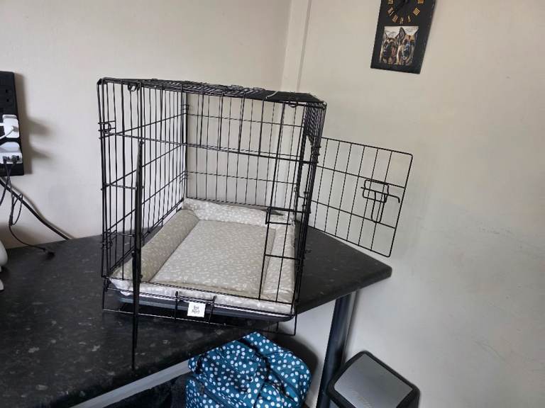 Pet crate, small. 