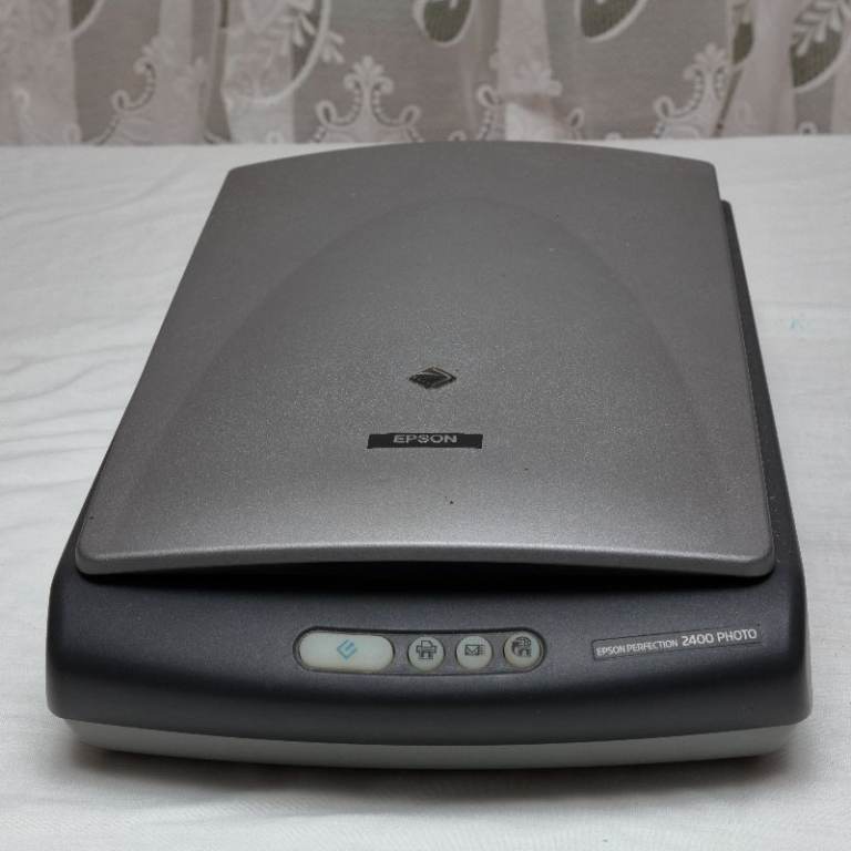 EPSON PERFECTION 2400 PHOTO A4 FLATBED SCANNER WITH TOP ILLUMINATION FOR SLIDES AND NEGATIVE FILM