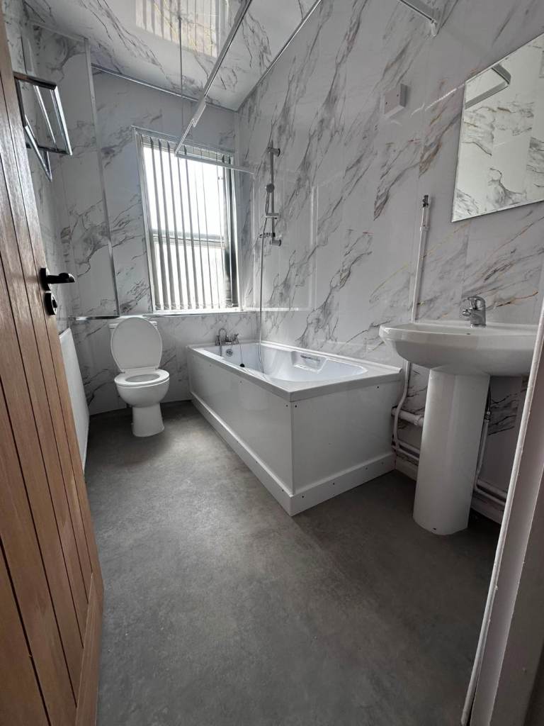 4 bed house - B187JG - Fully refurbished 