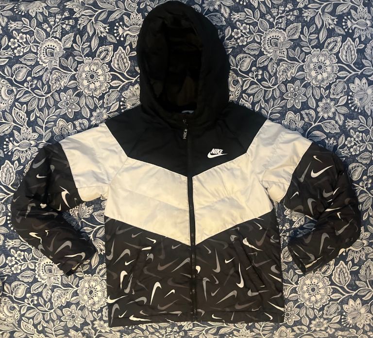 Nike Windrunner Jacket 🖤 White/Black, lightly Used & Clean