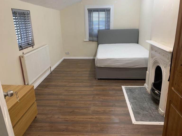 Spacious double room for rent in Northfleet DA11
