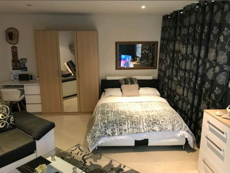 Double room to rent with balcony