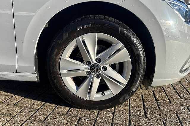 2020 Volkswagen Golf 1.5 TSI Life 5dr Hatchback Petrol Manual