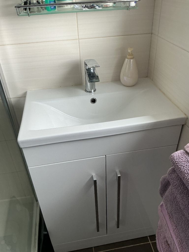 White Bathroom Sink with Vanity Unit and Tap – Good Condition