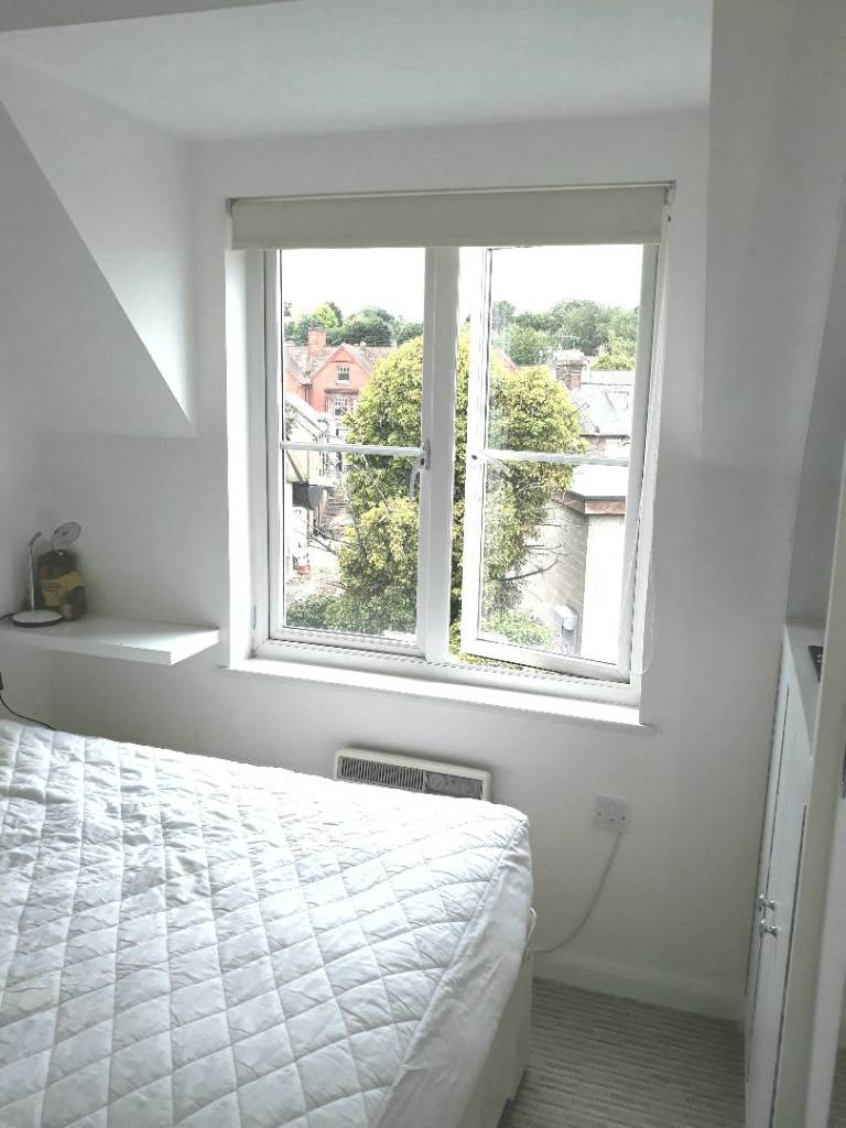 Beautiful, Cozy Room in Spacious Apsley Home – Just 25 Mins to London!