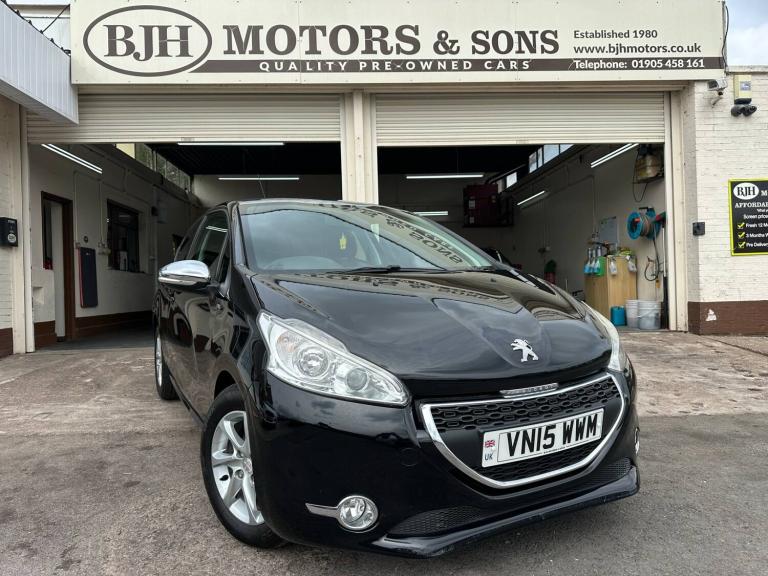 2015 Peugeot 208 Peugeot 1.2 VTi Style 3dr HATCHBACK Petrol Manual
