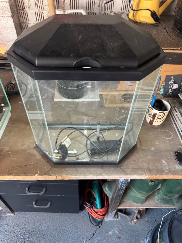 Hexagonal Fish Tank Aquarium with Light – Good Condition