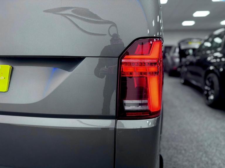 2022 Volkswagen Transporter 2.0 BiTDI T32 Highline Kombi DSG FWD SWB Euro 6 (s/s) 5dr WINDOW VAN ...