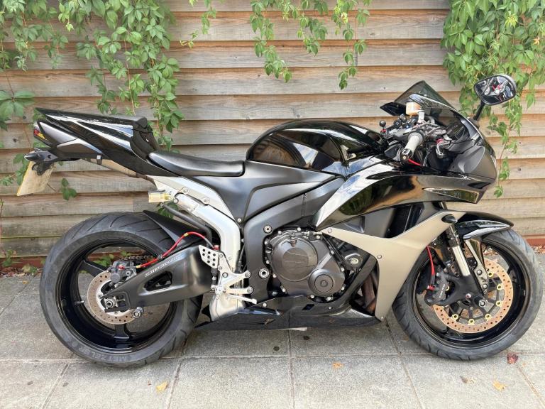 2008 / 08 Honda CBR600 RR £5000 Black 17736 miles.