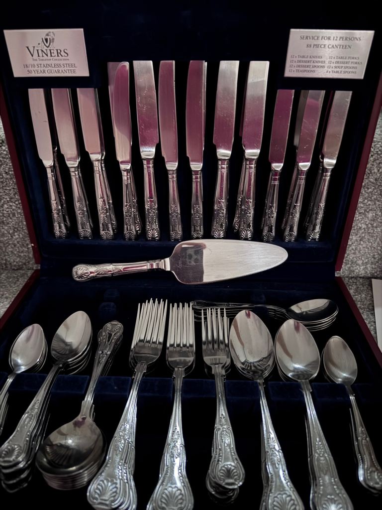 Canteen of cutlery in Wooden Canteen