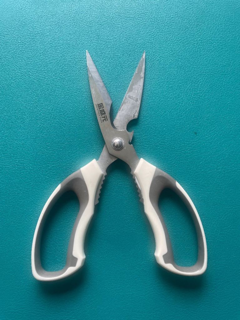 Kitchen Scissors with Grey and White Handles – Good Condition