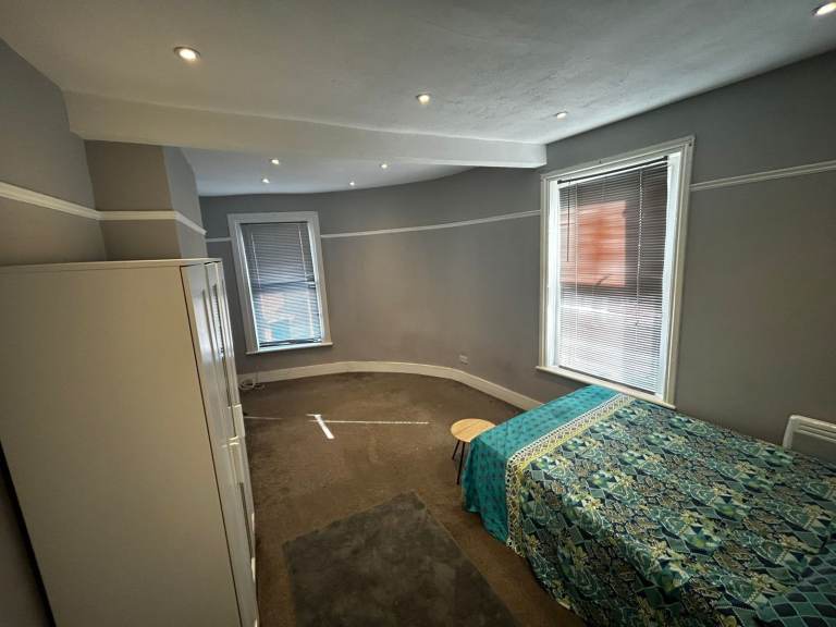 Studio apartment for Couple In 14 Clifford Road Croydon