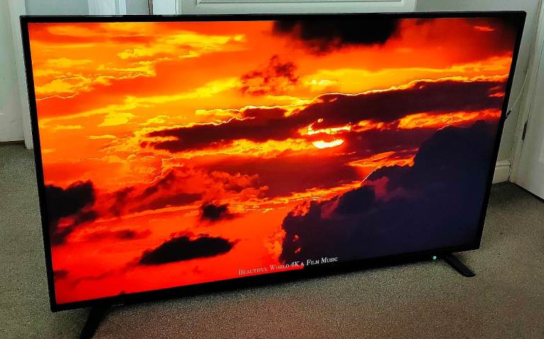 65" TOSHIBA SMART 4K ULTRA HD HDR SLIM HUGE SCREEN LED WIFI APPS TV RC LEGS GREAT CONDITION-DELIVERY