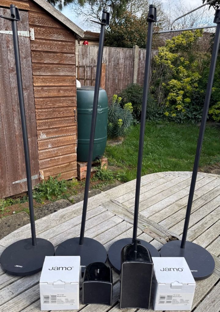 Jamo speaker system (4 speaker and stands)