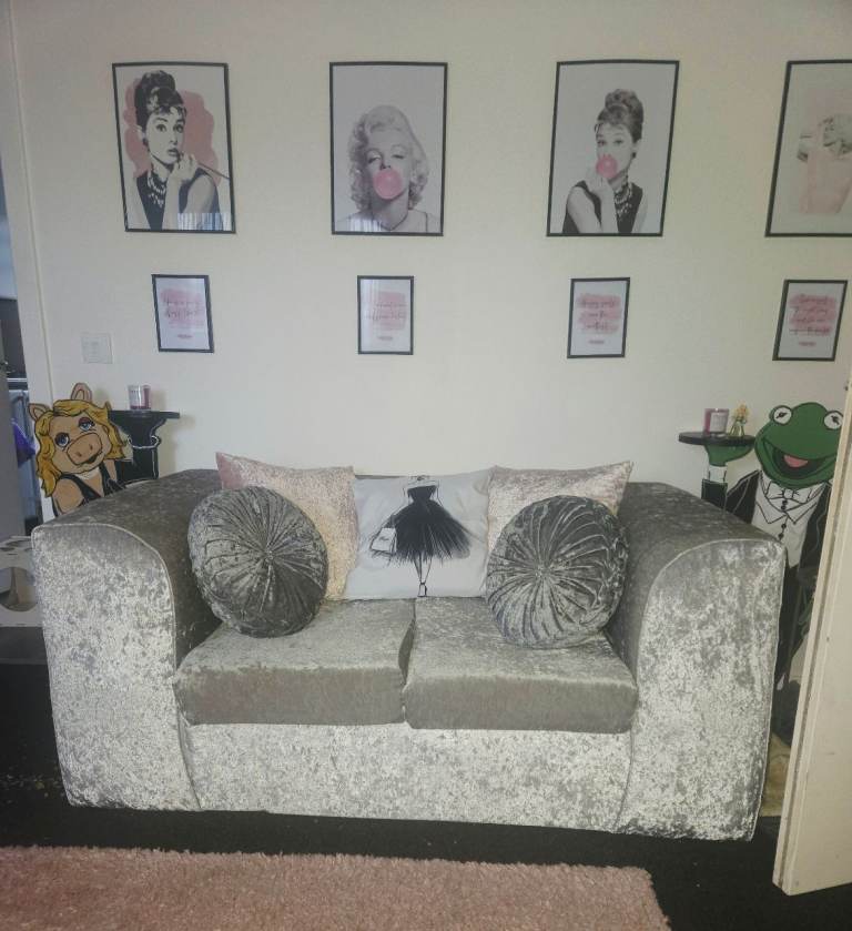 2 seater settee and cuddle chair 