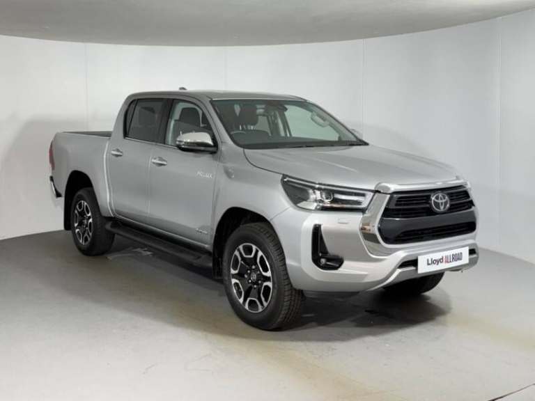 TOYOTA COMMERCIAL HILUX Invincible D/Cab Pick Up 2.4 D-4D Auto