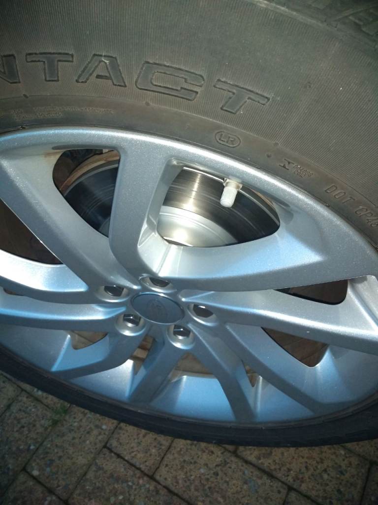 Free extending dining table & chairs 