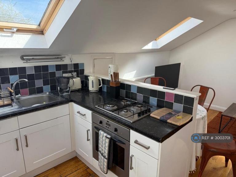2 bedroom flat in Hills Road, Cambridge, CB2 (2 bed) (#3003701)