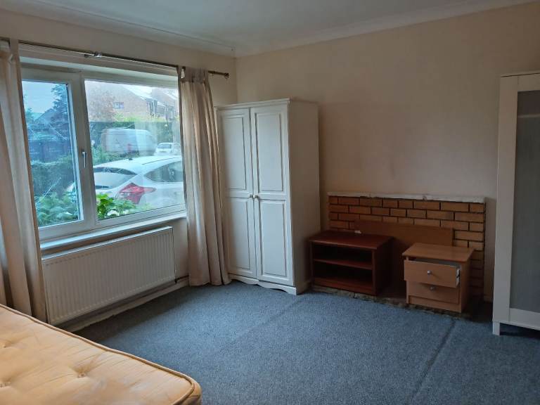 Large double room for rent 