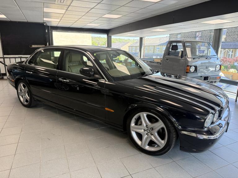 2004 (54) Jaguar XJ8 4.2 LWB Sovereign Black