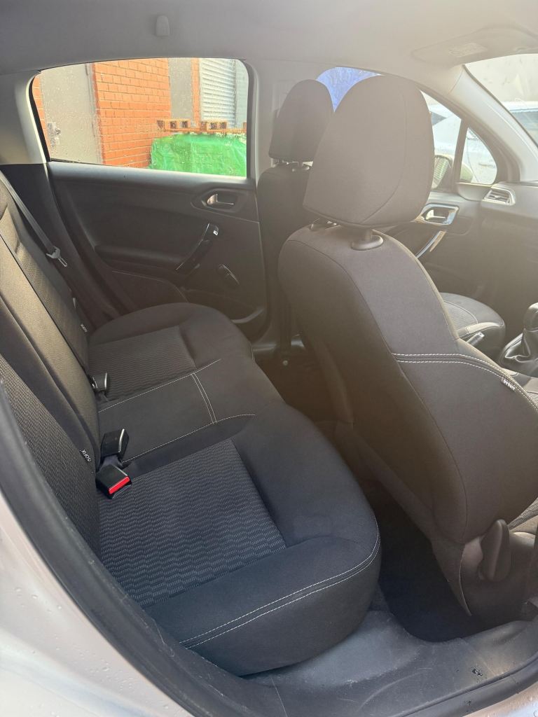 2015 Peugeot 208 1.2 PureTech 82 Active 5dr HATCHBACK PETROL Manual